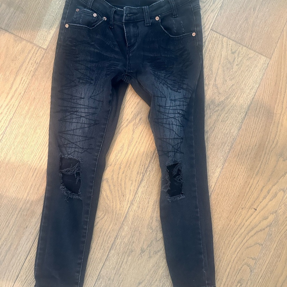 One Teaspoon distressed skinny jean.